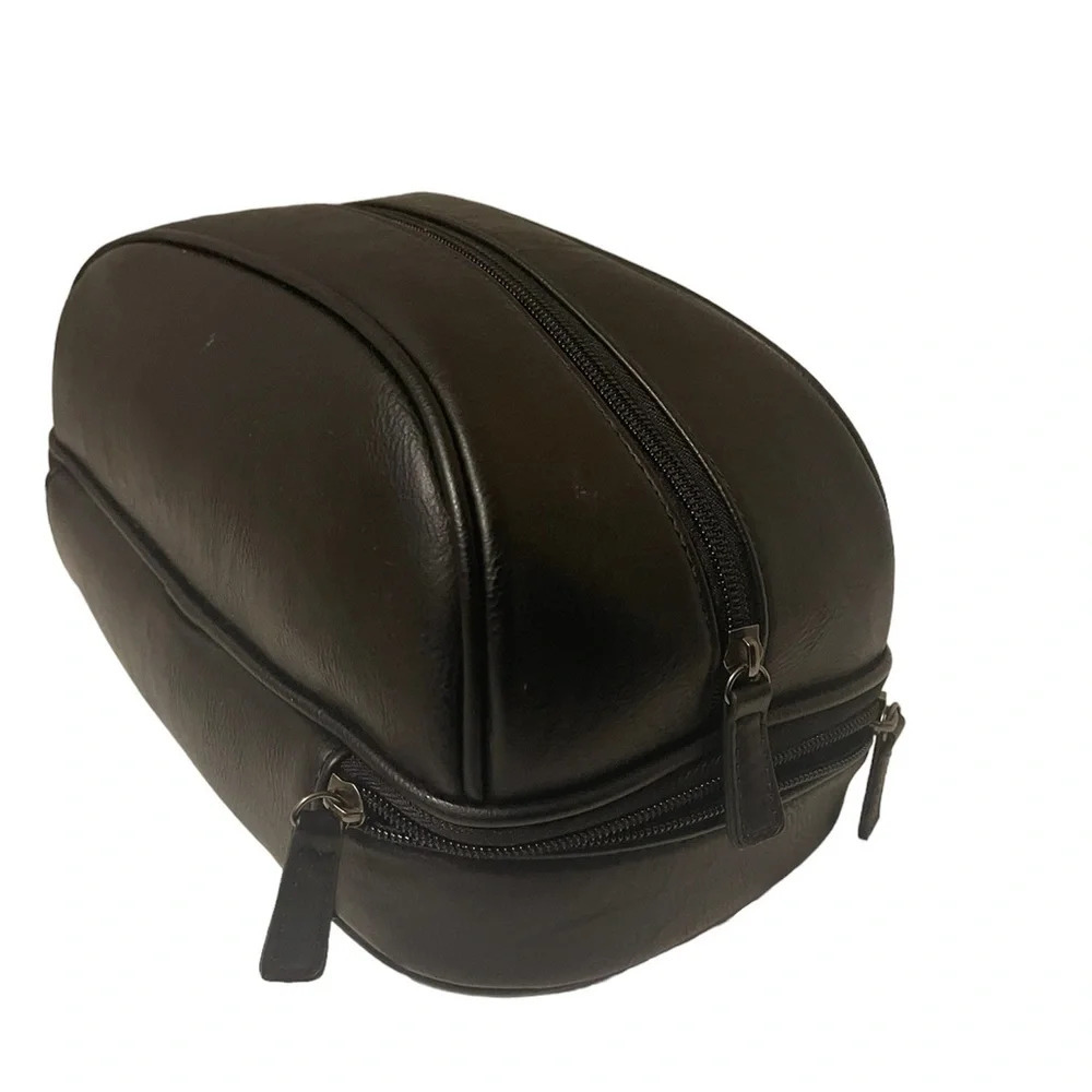 Dockers Travel Toiletry with double compartment, zipper closure, leather
